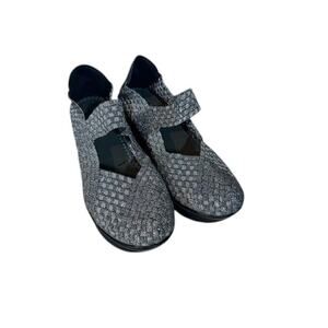 St. Johns Bay Metallic Gray Silver Woven Top Strap Shoes Women Sz 10